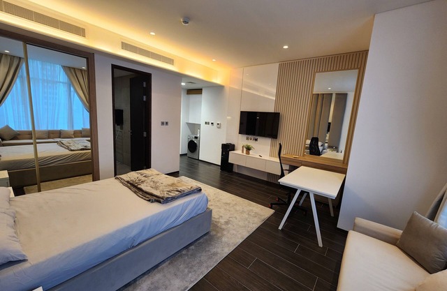 "Harbour Haven: Stylish Studio in Financial Hub"