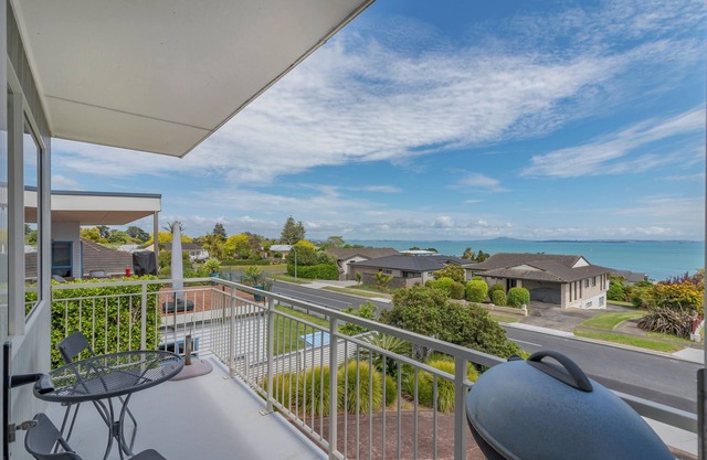Harbour View - Maraetai Holiday Home