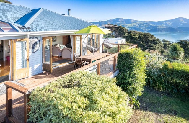 Harbour Views - Akaroa Holiday Home