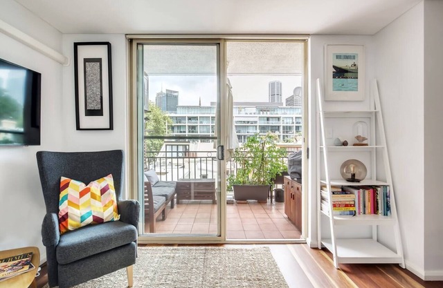 Harbourside at Woolloomooloo with Balcony Views