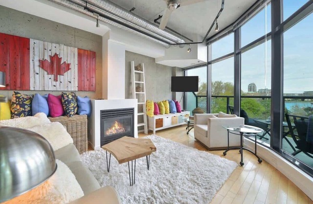 Victoria Inner Harbor Executive 1 Bedrooom Condo
