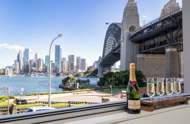 'Harbourview' - The Best Views of the Harbour Bridge & Circular Quay!