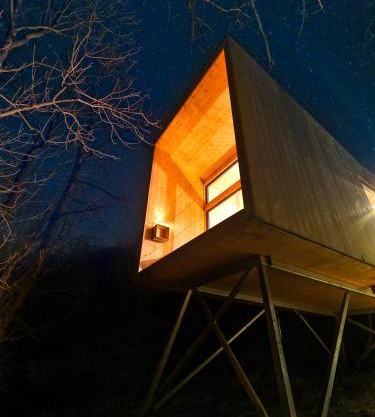 Hardanger Fjordtun TREETOPCABIN, nature, birds, silence, fjord and many nice hikes nearby