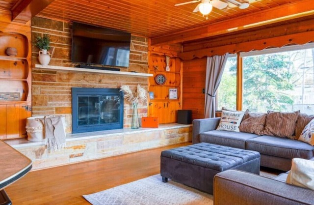 Harding Lakeside Getaway| 8 bedroom sleeps 16!