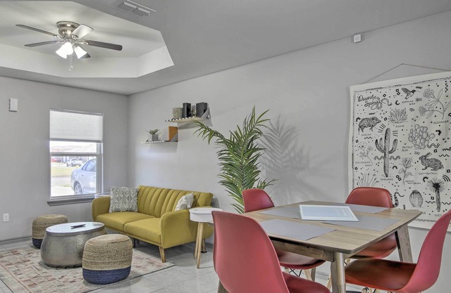Harlingen Townhome w/ Yard ~ 2 Mi to Birding!