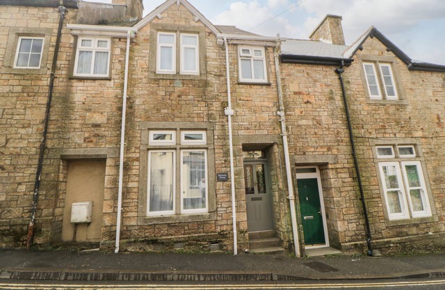 HARMONY HOUSE, pet friendly, character holiday cottage in Bere Alston