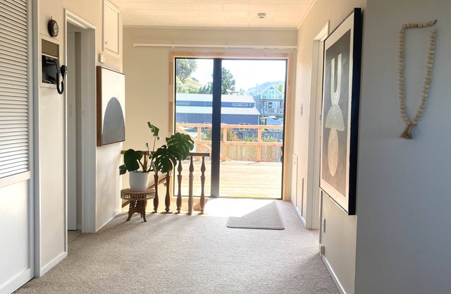 Harper House - 1 min walk to the beach!