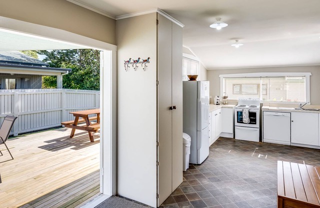 HARRIETT – HASTINGS HOLIDAY HOME, pet friendly in Hastings City