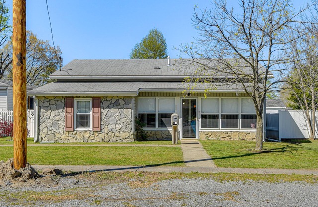 Harrisburg Home w/ Private Yard + Screened Porch!