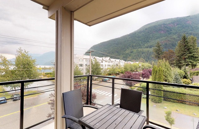 Harrison Lake View Suites