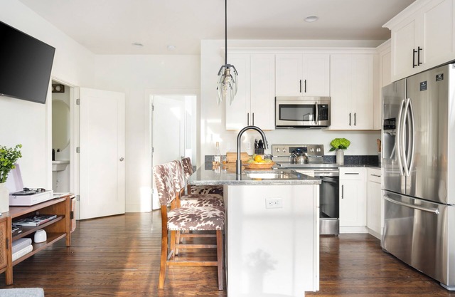 Hart Suite 10 by AvantStay | Gorgeous Town House w/ Modern Amenities!