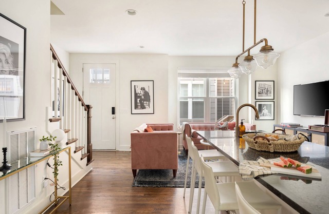 Hart Suite 12 by AvantStay | Gorgeous Town House w/ Modern Amenities!