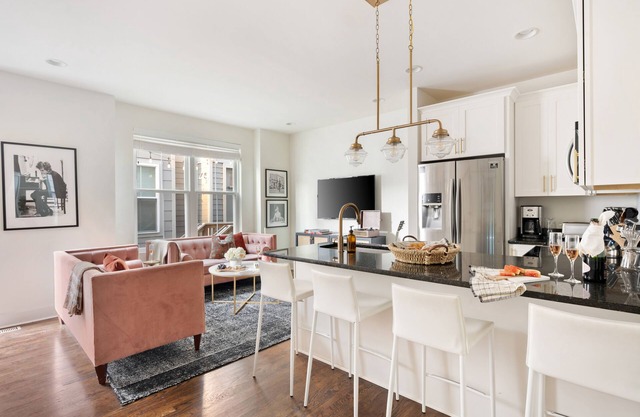 Hart Suite 13 by AvantStay | Gorgeous Town House w/ Modern Amenities!