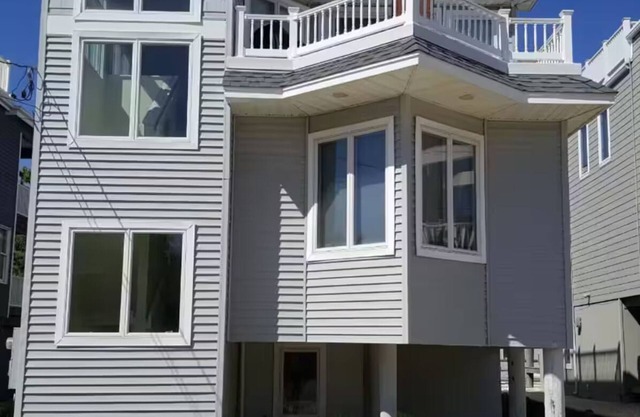 Harvey Cedars Sleeps 10 2nd From The Beach