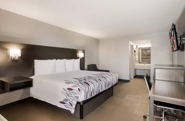 Hassle-Free Accommodation with Free Parking, Pets are Welcome!