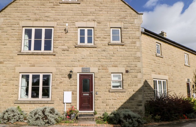 HASSOP, family friendly, with a garden in Matlock