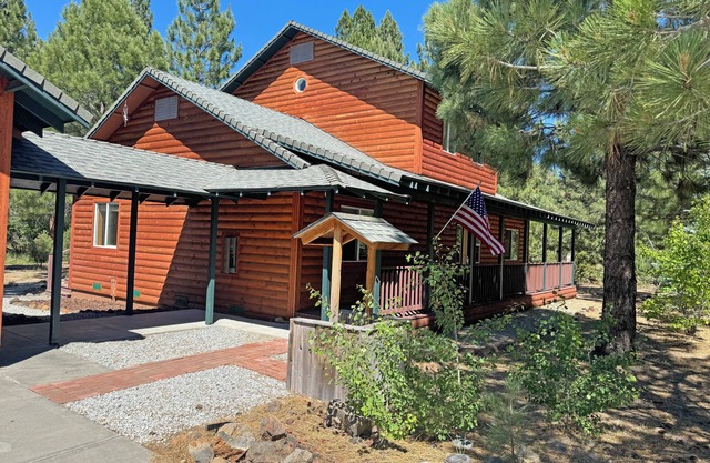 Hat Creek Cabin in Old Station, near fishing, hiking, Lassen, & Burney w/ 3 bdms
