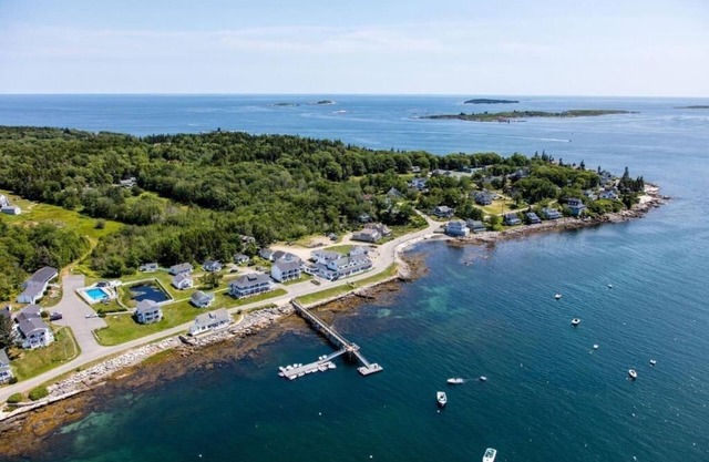 Hatchard House Jr. Suite | Bluebird Ocean Point Inn | Private Beach Access