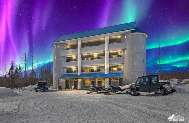 Hatcher Pass Castle Retreat|Mountain View|King Bed