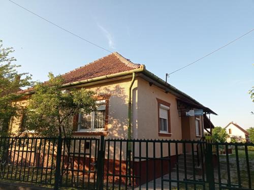 Hattyú vendégház Poroszló