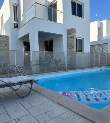 Haus 2 Schlafzimmer und Pool
