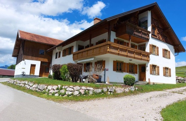 Haus Guggemos - apartment/3 bedrooms/east-facing balcony/sep. Entrance
