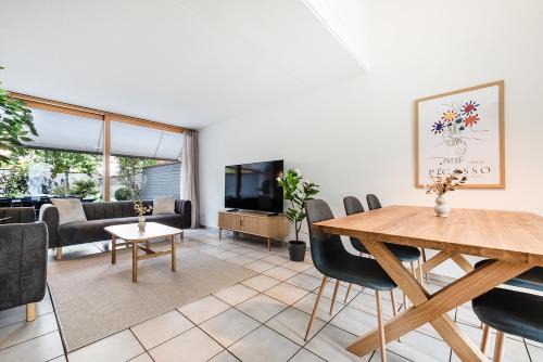 Haus mit Garten, Pool, Sauna und Parkplatz