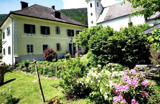 Haus Rosa und Blau am See