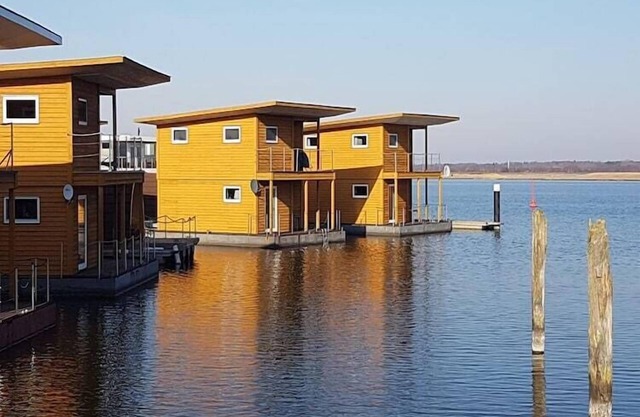 Hausboot en Kroeslin am Bodden
