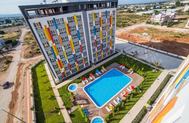 Havalimanı'na Yakın Havuzlu Özel Güvenlikli Daire