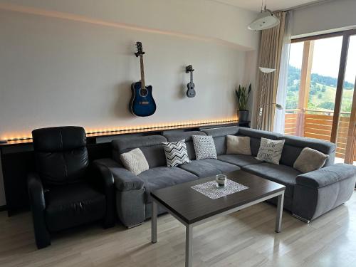 Havasi View Donovaly - 2 Bedrooms, Mountain View, Garage, 2 WC, Balcony, Dishwasher, Guitar, 164 cm TV, Netflix