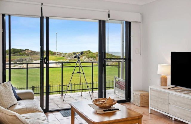 Blue Sky Escapes Seaview Apartment