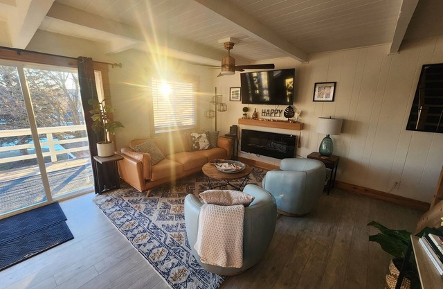 Haven House- A Peaceful Up North Retreat. 2 living spaces. 4 bedrooms. Kids toys