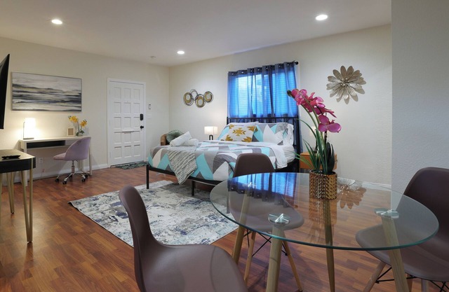 Haven in Convenient LA Location