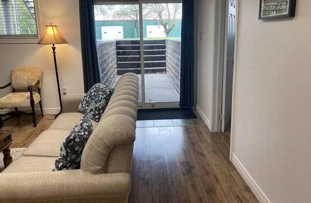 Haven in the Country with beautiful country views! Free parking and wifi