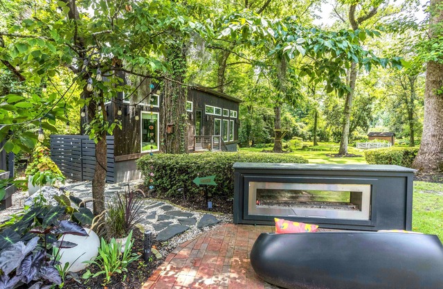 Haven: Intimate Treehouse on the Ground