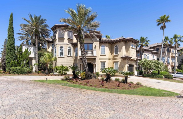 Haven's Getaway-Fantastic Community Pool | Steps From Beach!