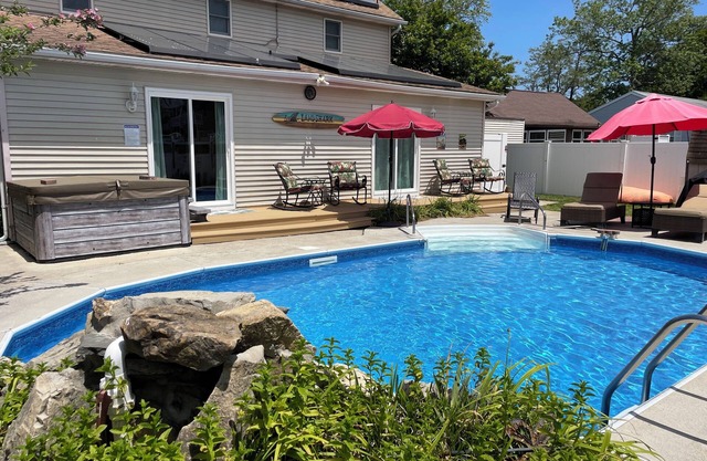 Tropical Escape en Cape May con piscina y jacuzzi, se admiten perros