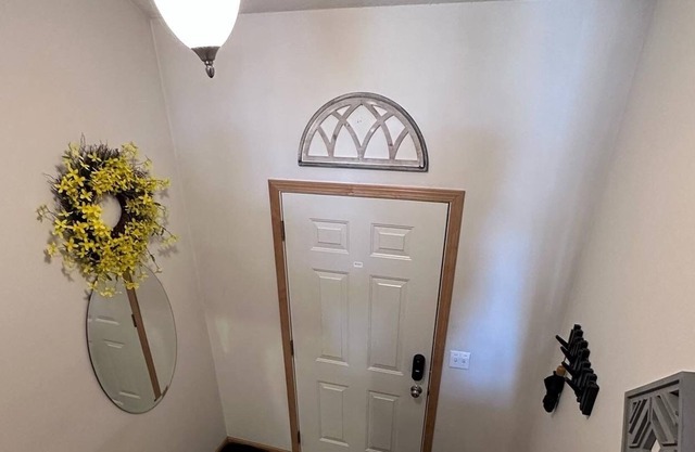Hawkeye Townhouse on private drive quiet and serene living