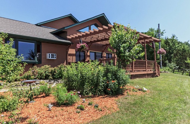 Hawks View's Black Hawk Lodge