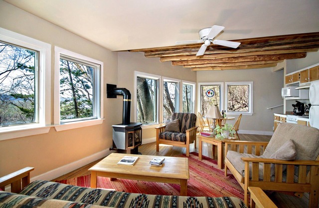 Hawks View's Cooper’s Hawk Cottage