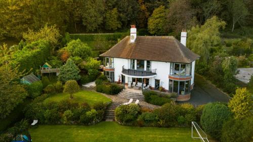 Hawkwood Court - with Hot Tub, Cinema, Gym, Games Room & Outdoor Kitchen