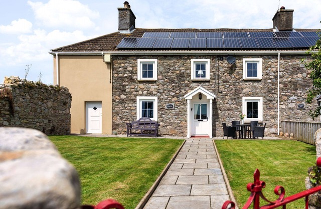 Hawton - a cottage that sleeps 8 guests in 3 bedrooms