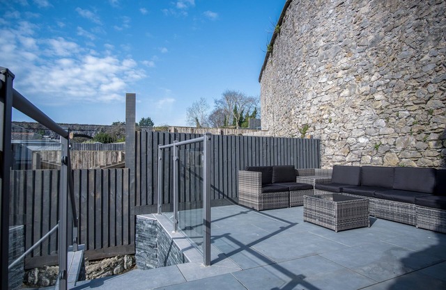 Hawtree Cottage - 2 Bed Cottage - Tenby