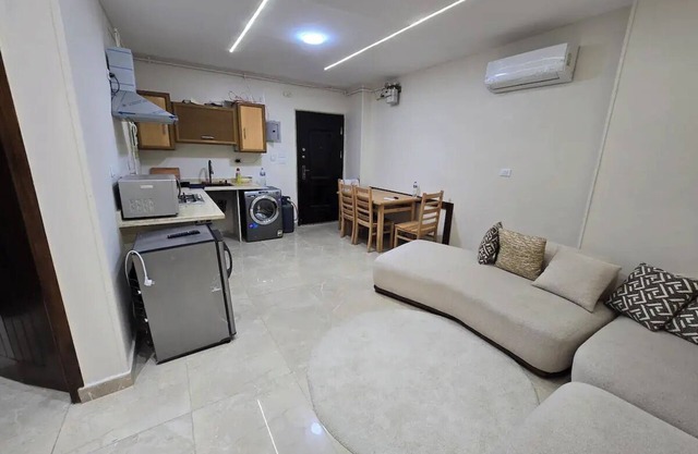 Hayat pyramids house 75S