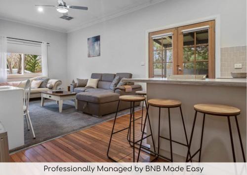 Hayes Corner Cottage - Short Drive to CBD, Private