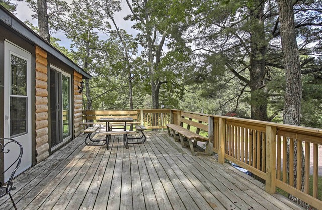 Lakefront Hayward Cabin w / Dock en Williams Resort!
