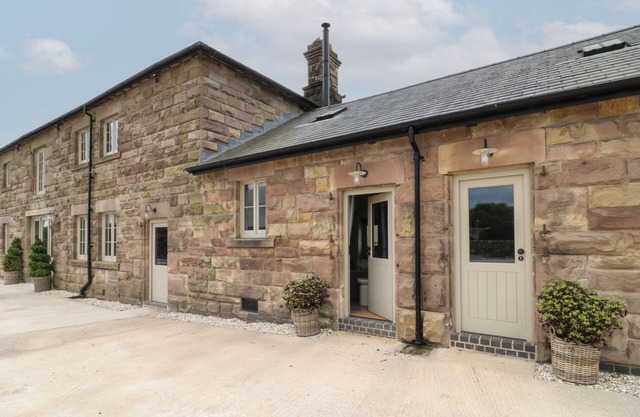 HAZEL COTTAGE - FOLD YARDS, family friendly in Alderwasley