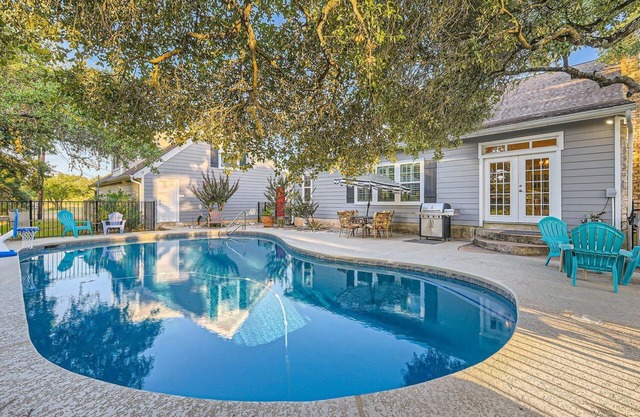 Head for the Hill Country! Pool, Hot Tub, Full Bar - by PMI Austin Metro