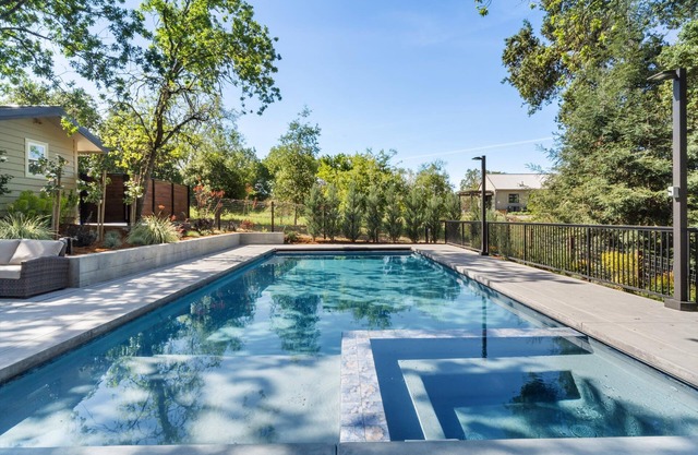 Healdsburg Modern home, 3BR/3.5BA pool, hot tub, outdoor kitchen, WiFi